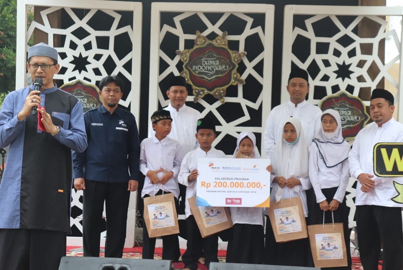 Dilaksanakan secara serentak di 64 lokasi di berbagai kota & Kabupaten di Indonesia, Yatim Mandiri Berkolaborasi dengan Bakrie Amanah melakukan Khotmil Quran & Doa Bersama 1000 Yatim & Dhuafa.