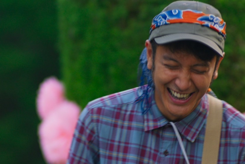 Dimas Anggara di film Dancing in the Rain.