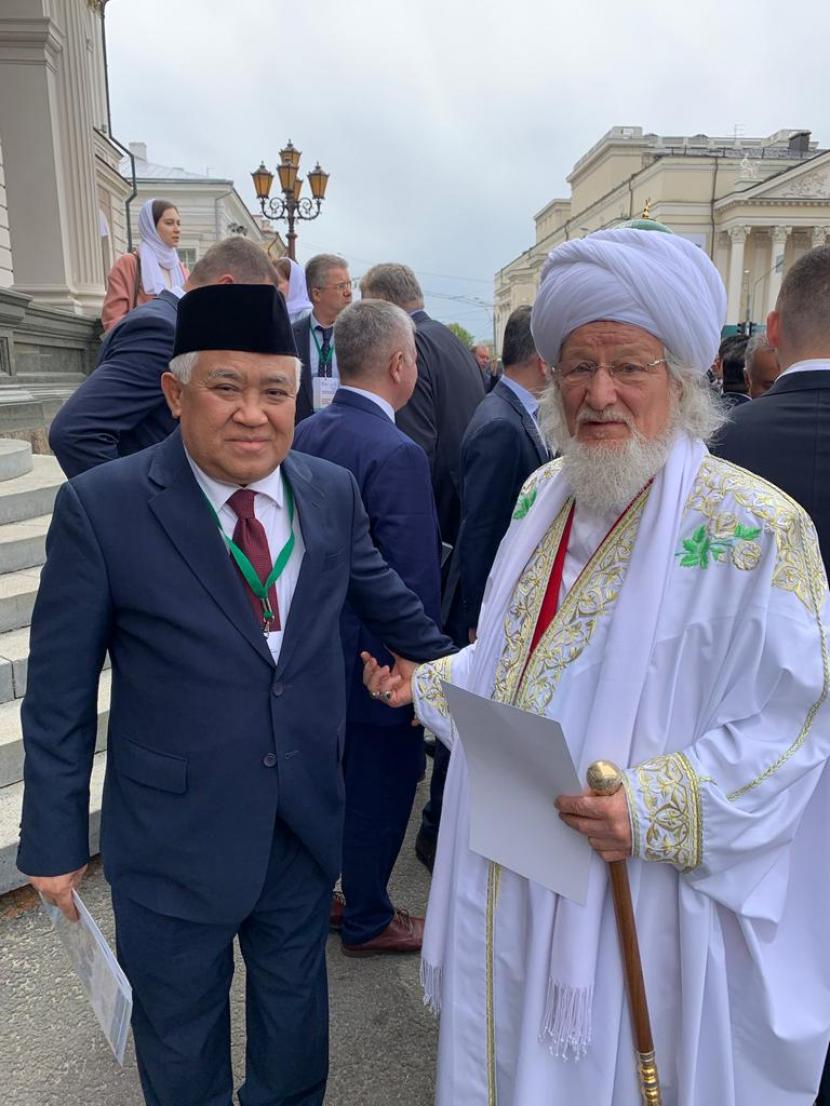 Din Syamsuddin (kiri) bersama Grand Mufti of Russia Shaikh Talgat Tadzhuddin.