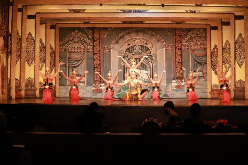 Dinas Kebudayaan Kota Solo menggelar Festival Wayang Bocah 2021 di Gedung Wayang Orang Sriwedari, Solo, Jawa Tengah, Ahad-Senin (7-8/11). 
