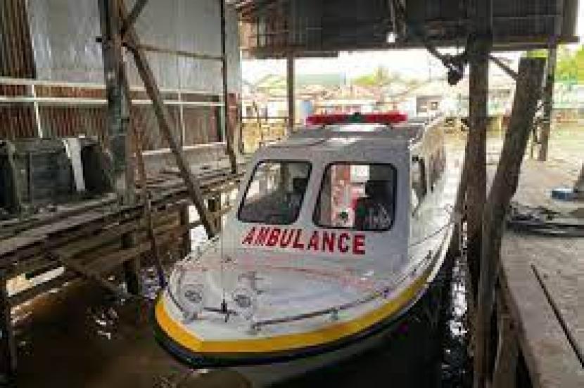 Dinas Kesehatan Kota Banjarmasin, Kalimantan Selatan, memperkenalkan ambulans sungai yang segera dioperasikan untuk melayani penduduk pinggiran sungai di kota tersebut.