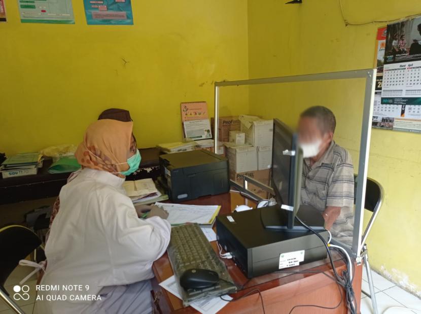 Dinas Kesehatan Kota Malang melalui Puskesmas Kedungkandang memberikan terobosan baru terkait pelayanan kesehatan. Puskesmas ini menggagas program yang bernama KOPI TUBRUK dengan tujuan memberikan layanan konsultasi daring penyakit TBC.