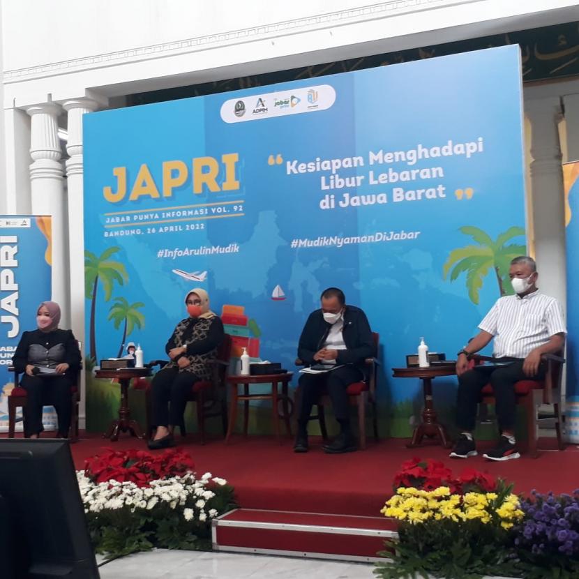 Dinas Kesehatan Provinsi Jabar terus berupaya mencegah terjadinya masalah kesehatan pemudik pada saat pelaksanaan arus mudik Lebaran 2012. Salah satu upaya yang dilakukan dengan menyiagakan 186 rumah sakit di seluruh perlintasan jalur mudik wilayah Jawa Barat.
