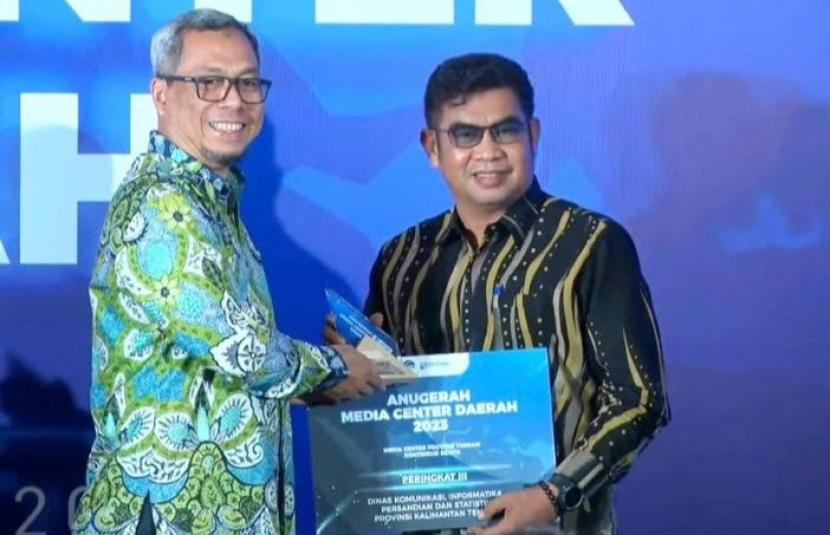 Dinas Komunikasi, Informatika, Persandian dan Statistik (Diskominfosantik) Kalimantan Tengah meraih Anugerah Media Center Daerah 2023.