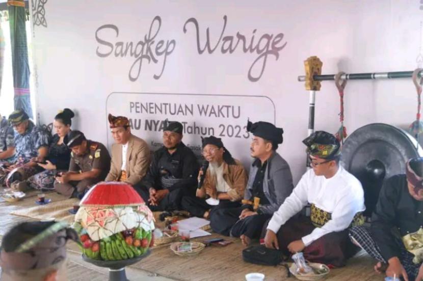 Dinas Pariwisata Kabupaten Lombok Tengah, Provinsi Nusa Tenggara Barat (NTB) menyatakan ritual Sangkep Warige (penentuan puncak) untuk Bau Nyale (menangkap cacing laut) di Pantai Seger, Kawasan Ekonomi Khusus (KEK) Mandalika digelar 14 Januari 2024.