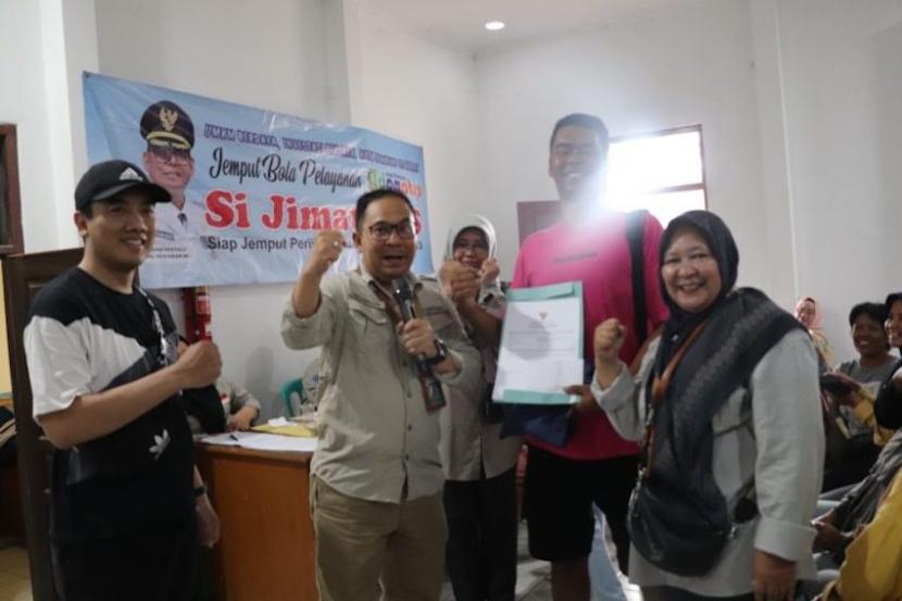 (ILUSTRASI) Kegiatan Siap Jemput Perizinan Masyarakat Bersama OSS (Si Jimat Boss) di kantor kelurahan wilayah Kota Sukabumi.