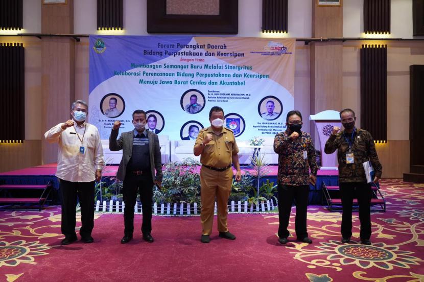 Dinas Perpustakaan dan Kearsipan Jawa Barat menyelenggarakan Forum Perangkat Daerah Bidang Perpustakaan dan Kearsipan Tahun 2021 dan Rencana Kerja Tahun 2022 pada tanggal 16 – 17 Maret 2021 di Kabupaten Bandung, Jabar.