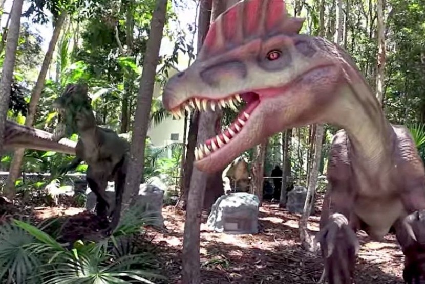 Dinosaurus di taman milik Clive Palmer.