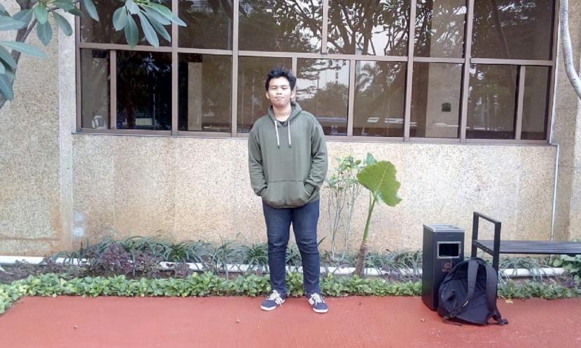 Dio Okta Rovelino merupakan mahasiswa Program Studi (Prodi) Sistem Informasi Universitas BSI kampus Margonda, Depok yang berkuliah sembari kerja menjadi software engineer di salah satu perusahaan Cryptocurrency Indonesia. 