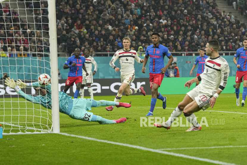 Diogo Dalot mencetak gol pertama Manchester United ke gawang FCSB (Steaua Bucharest) dalam pertandingan terakhir penyisihan Liga Europa.