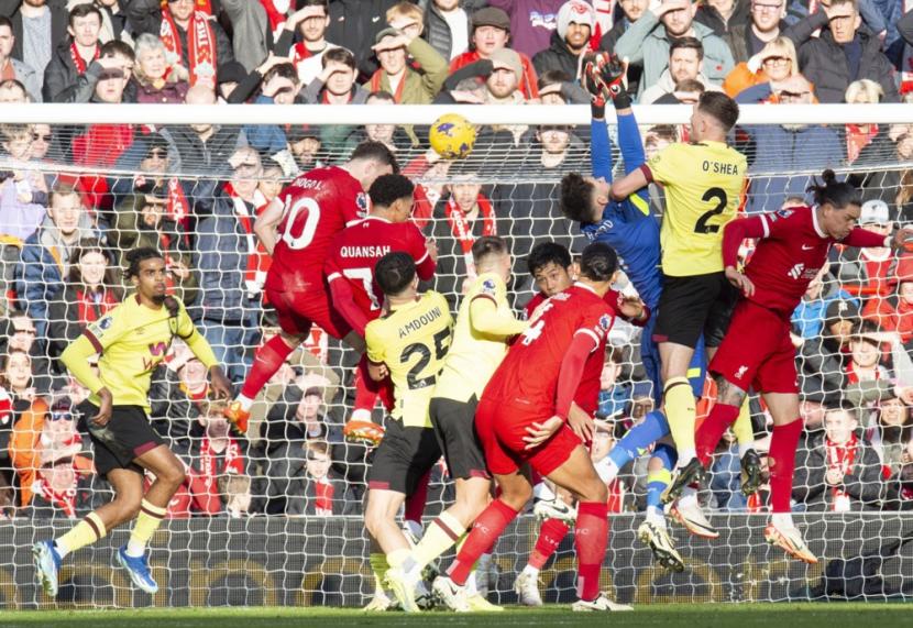 Diogo Jota mencetak gol untuk Liverpool saat menghadapi Burnley dalam lanjutan Liga Primer Inggris di Anfield, Sabtu (10/2/2024).