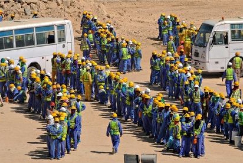 Diperkirakan 4.000 pekerja bisa meninggal bila tak ada perbaikan dalam sistem pembangunan Piala Dunia Qatar di 2022.