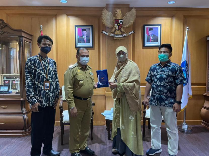 Dipimpin Rektor Murniati Mukhlisin, Institu Agama Islam Tazkia (IAI Tazkia) melakukan silaturrahim dengan Gubernur Kepulauan Bangka Belitung Erzaldi Rosman Djohan.