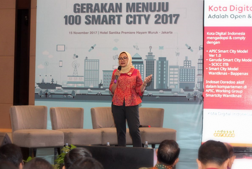 Director and Chief Wholesale & Enterprise Officer Indosat Ooredoo Herfini Haryono menjelaskan peran Indosat Ooredoo sebagai penasihat teknologi dalam program Kota Pintar.