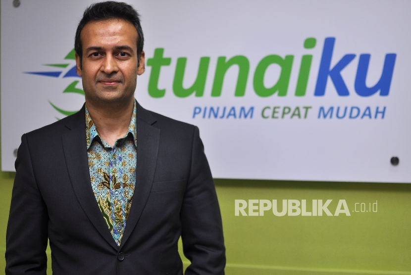  Director dan CEO PT Bank Amar Indonesia, Tunaiku Vishal Tulsian berpose seusai wawancara Di Kantor Bank Amar, Graha Niaga Thamrin, Jakarta, Jumat (13/10). 