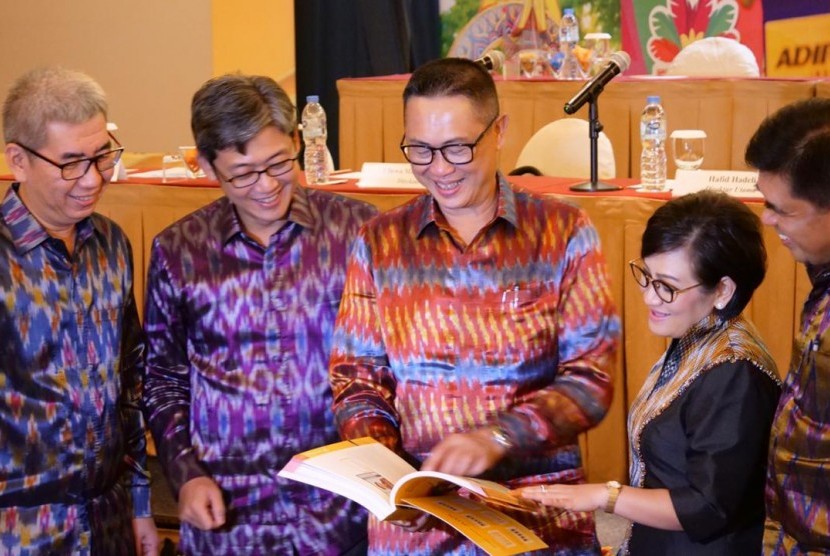 Direksi ADIRA Finance pasca Rapat Umum Pemegang Saham Tahunan 2018 di Jakarta, Jumat (28/3).