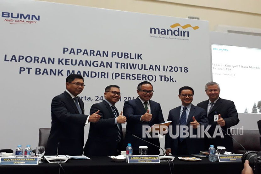 Direksi Bank Mandiri melakukan konferensi pers paparan kinerja Kuartal I 2018 di Plaza Mandiri, Jakarta, Selasa (24/4). Laba Bank Mandiri pada Kuartal I 2018 tercatat sebesar Rp 5,9 triliun.