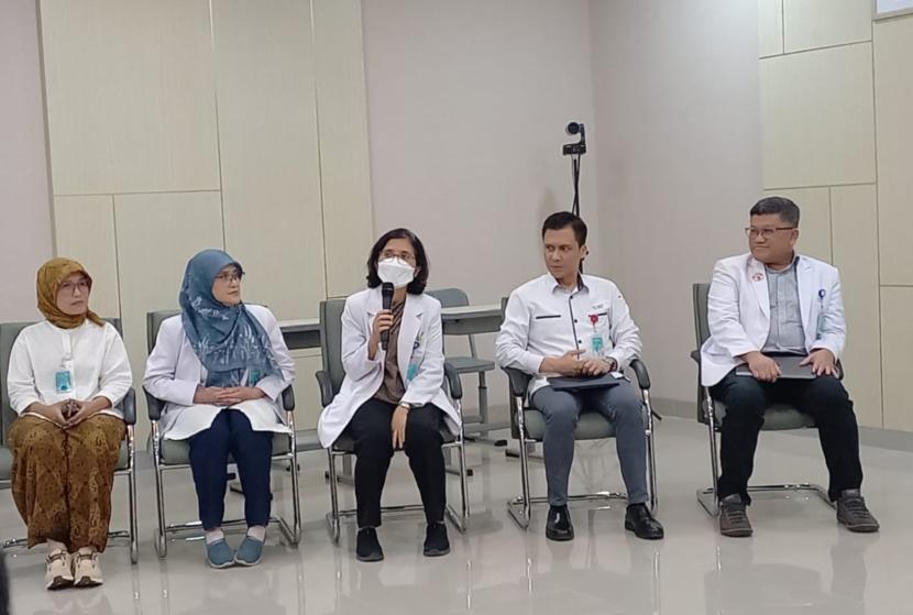 Direksi dan dokter RSHS Bandung memaparkan tentang kondisi kasus Mpox di Indonesia dan kesiapan rumah sakit dalam menghadapi potensi adanya kasus tersebut, Kamis (5/9/2024). 