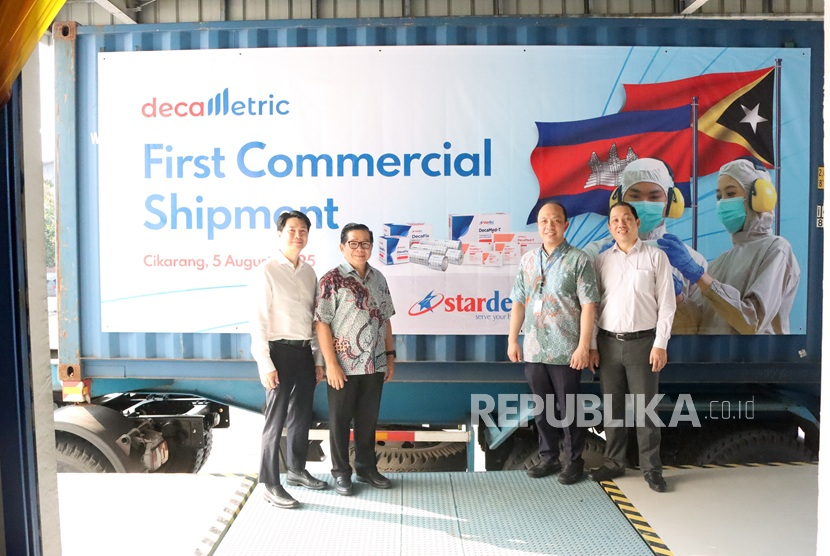 Direksi dan Komisaris Melepas Kontainer Produk Ekspor PT DMM ke Kamboja dan Timor Leste