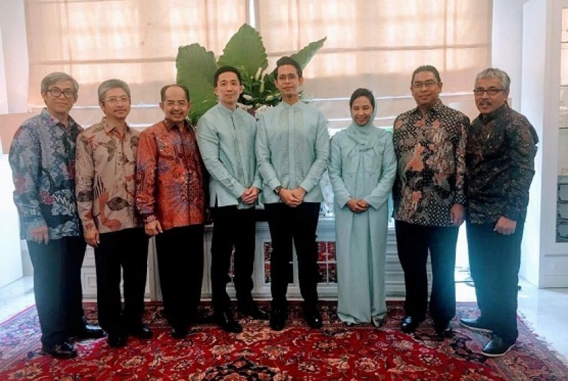 Direksi dan komisaris PT Semen Padang bersama Menteri BUMN Rini M Soemarno pada acara halal bihalal di kediaman Menteri BUMN, Sabtu (30/6)
