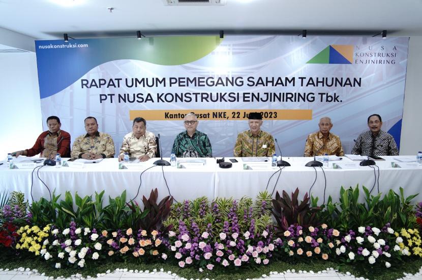Direksi PT Nusa Konstruksi Enjiniring Tbk (DGIK) memutuskan turut ambil bagian dalam pengembangan bisnis sebagai investor pengerjaan proyek jalan tol di Jakarta. 