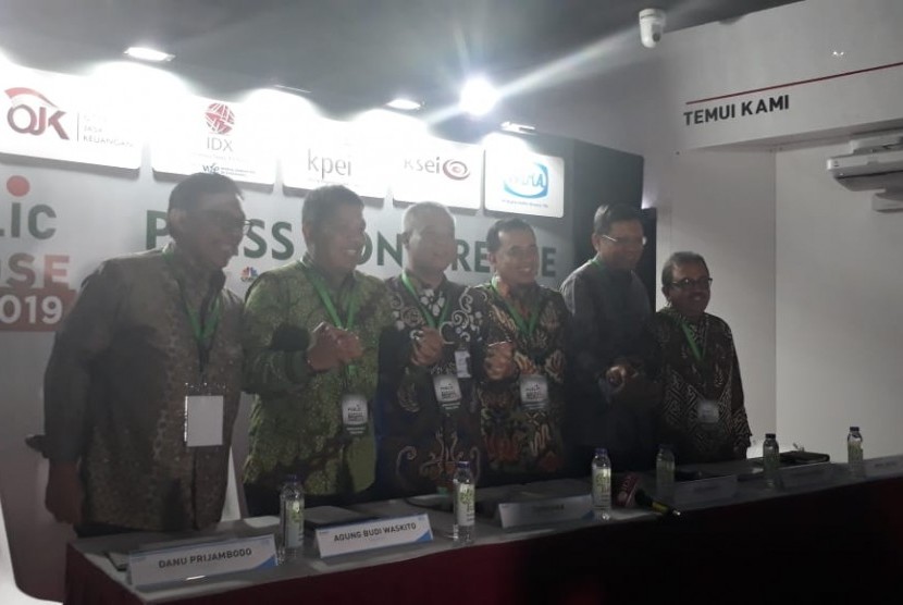 Direksi PT Wijaya Karya Tbk menggelar konferensi pers usai Public Expose di Bursa Efek Jakarta, Rabu (28/8). 