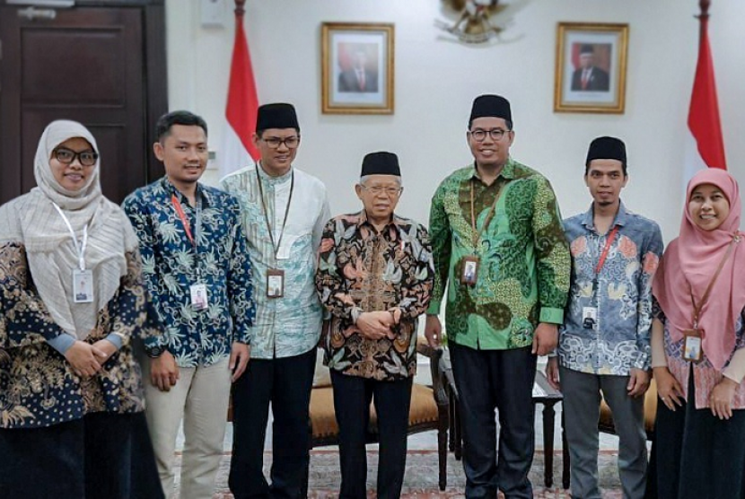 Direksi Rumah Zakat melakukan kunjungan ke Kantor Wakil Presiden, Jalan Medan Merdeka Utara no. 15, Jakarta Pusat, Rabu (5/2).