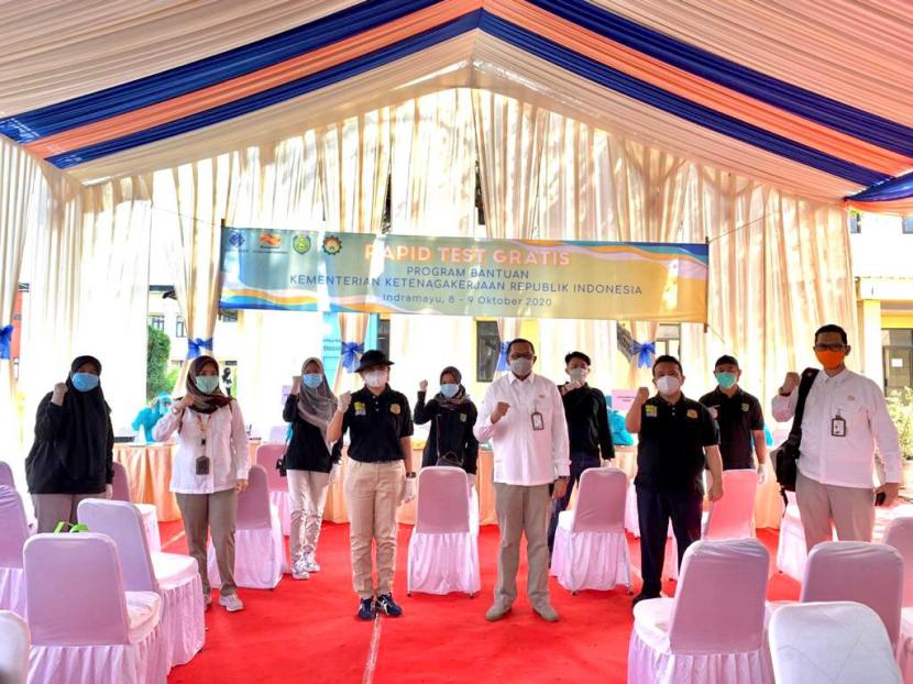 Direktorat Bina K3 Kementerian Tenaga Kerja RI bersama dengan Pemkab Indramayu dan PT Polytama Propindo melakukan rapid tes massal kepada 1.000 orang pekerja dan pencari kerja yang ada di Kabupaten Indramayu. 