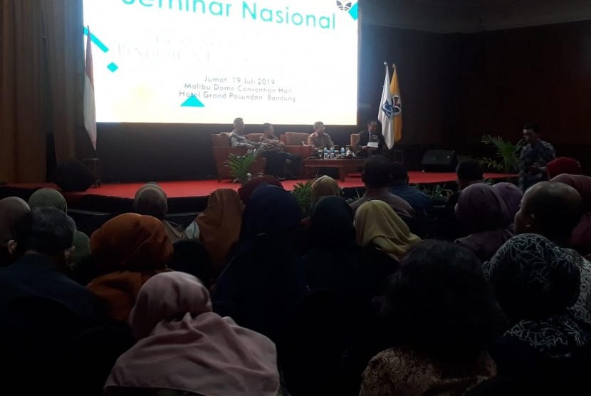 Direktorat Jenderal Pembelajaran dan Kemahasiswaan (Ditjen Belmawa) melalui Direktorat Pembelajaran menyelenggarakan seminar nasional bertajuk “Refleksi Penyelenggaraan Program Pendidikan Profesi Guru (PPG) 2013-2018” di Hotel Grand Pasundan, Bandung, Jumat (19/7). 