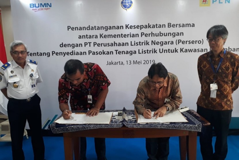 Direktorat Jenderal Perhubungan Laut Kementerian Perhubungan bersama PT. Perusahaan Listrik Negara (Persero) atau PLN menandatangani Kesepakatan Bersama tentang Penyediaan Pasokan Tenaga Listrik untuk Kawasan Pelabuhan Patimban di Jakarta, Senin (13/5).