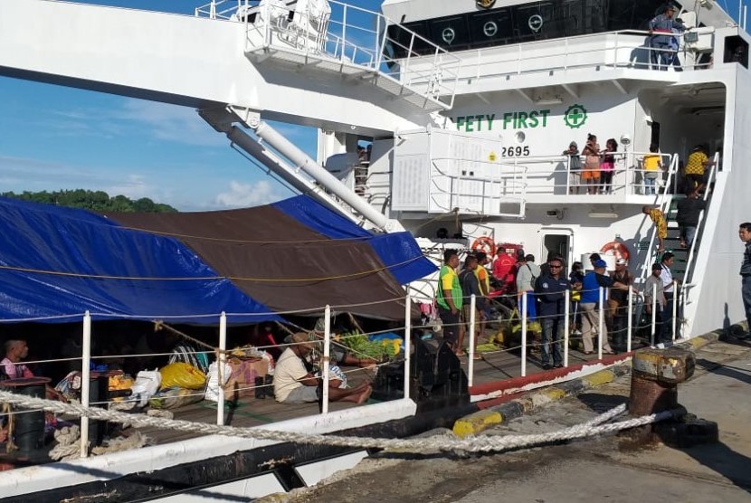 Direktorat Jenderal Perhubungan Laut Kementerian Perhubungan mengerahkan Kapal Negara Kenavigasian KN Yefyus milik Distrik Navigasi Kelas I Sorong. Kapal ini diperbantukan mengangkut penumpang yang tidak terangkut di Pulau Ayau, Pulau Fani dan Distrik Kabare, Papua Barat.