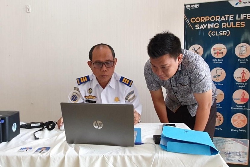 Direktorat Jenderal Perhubungan Laut melakukan inovasi dan optimalisasi pendaftaran buku pelaut online dengan melakukan pelayanan keliling.