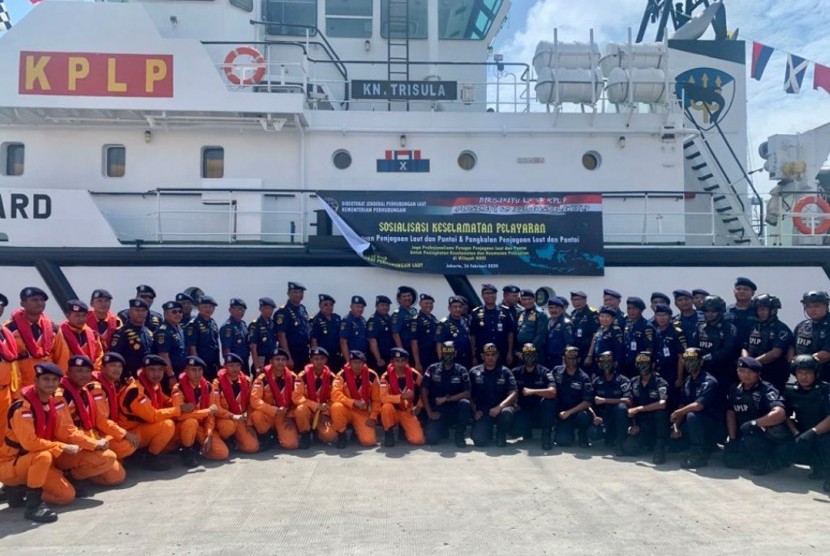 Direktorat Jenderal Perhubungan Laut menggelar apel sebagai puncak peringatan hari ulang tahun KPLP dan PPLP di Pelabuhan Tanjung Priok, Jakarta Rabu (26/2).