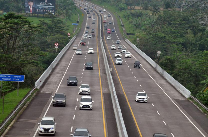 Arus balik Lebaran 2022 mulai dibuka dengan rekayasa lalu lintas satu arah atau one way dari Gerbang Tol Kalikangkung, Semarang ke arah barat, Jumat (6/5/2022) pukul 14.00 Wib. (ilustrasi)