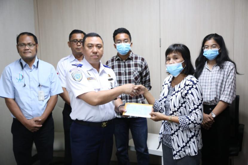 Direktorat Perkapalan dan Kepelautan memfasilitasi penyerahan asuransi kepada keluarga pelaut Albiner Hamonangan yang meninggal saat bekerja di sebuah kapal berbendera Singapura.