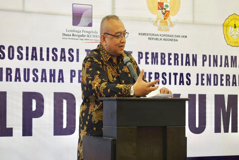 Direktur Bisnis LPDB-KUMKM Krisdianto dalam acara Sosialisasi Terkait Pemberian Pinjaman Kepada Wirausaha Pemula dengan Universitas Jendral Soedirman, Purwokerto, Kamis (25/7). 