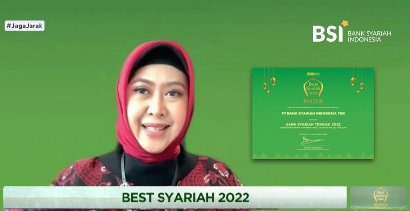 Direktur Compliance dan Human Capital BSI Tribuana Tungga Dewi mengatakan penghargaan “Best Syariah 2022” sebagai Bank Syariah Terbaik Kategori Aset di atas Rp 20 triliun didedikasikan bagi seluruh insan BSI yang telah melaksanakan tugasnya.