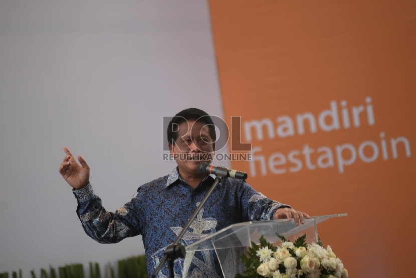 Direktur Consumer Banking Bank Mandiri Hery Gunardi memberikan sambutan saat acara peluncuran fiestapoin bisnis di Jakarta, Senin (5/10). 
