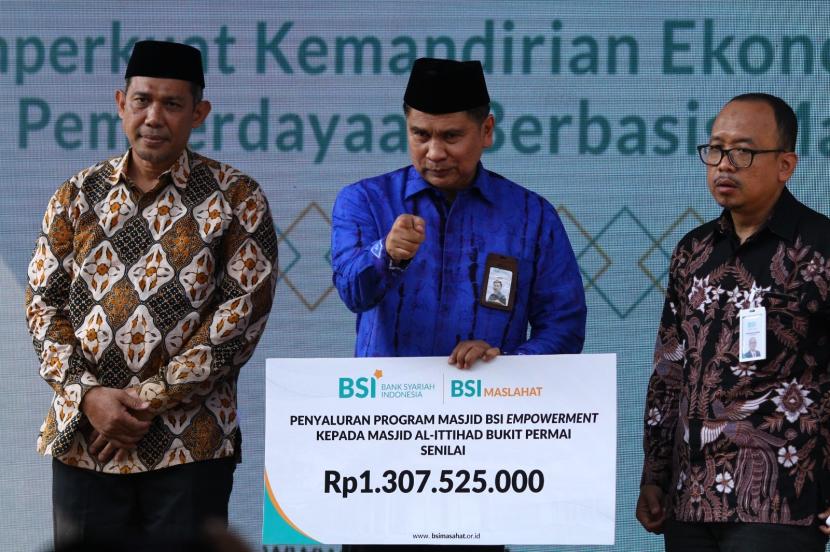 Direktur Education and Empowerment BSI Maslahat, Muhammad Shobirin meluncurkan Program Masjid BSI Empowerment di Masjid Al-Ittihad, Cibubur, Jakarta Timur.