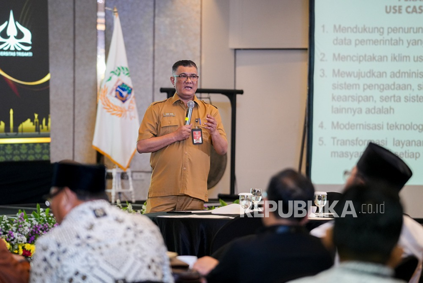  Direktur EKPKD Ditjen Otonomi Daerah Kemendagri, Heriyandi Roni memberikan pembekalan kepada pimpinan dan anggota DPRD DKI Jakarta.