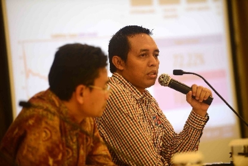 Direktur Eksekutif Cyrus Network, Hasan Nasbi menjadi pembicara lembaga penyelenggara Quick Count Pilpres 2014 di Hotel Century, Jakarta, Kamis (10/7).