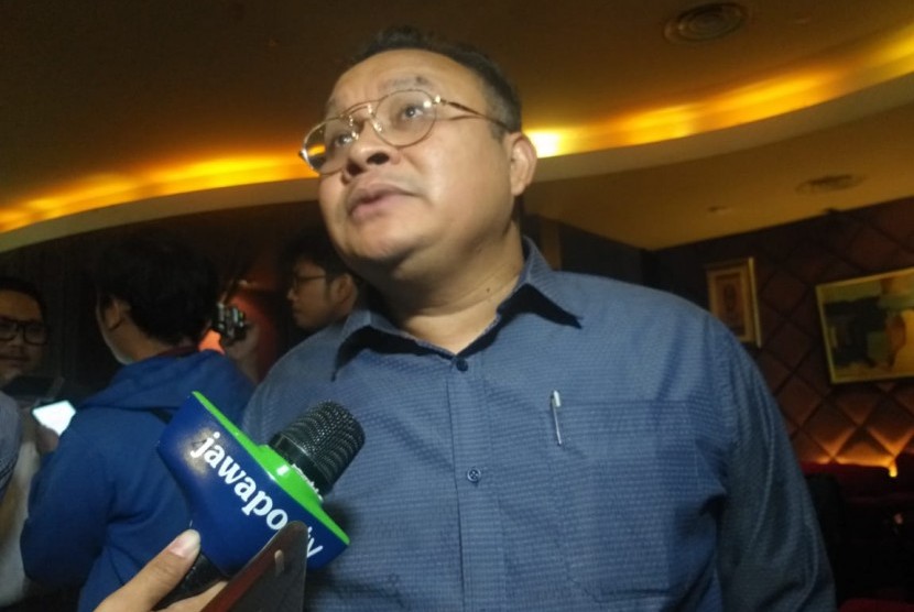 Robert Na Endi Jaweng. Ombudsman akan mengkaji laporan Brigjen Endar Priantoro terkait pencopotannya di KPK.