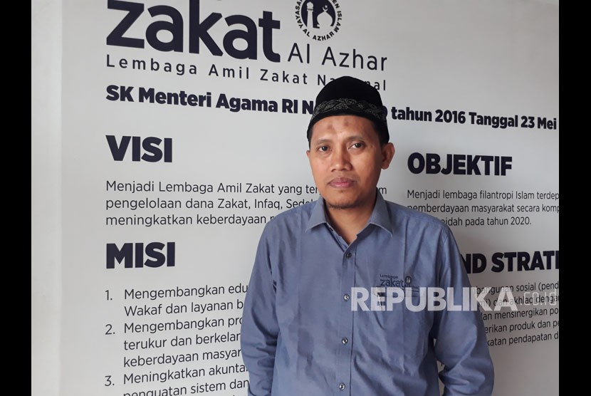 Direktur Eksekutif Laznas Al Azhar, Agus Nafis saat diwawancara di  kantor Laznas Al Azhar Jl. Fatmawati Jakarta Selatan pada Rabu (13/3).