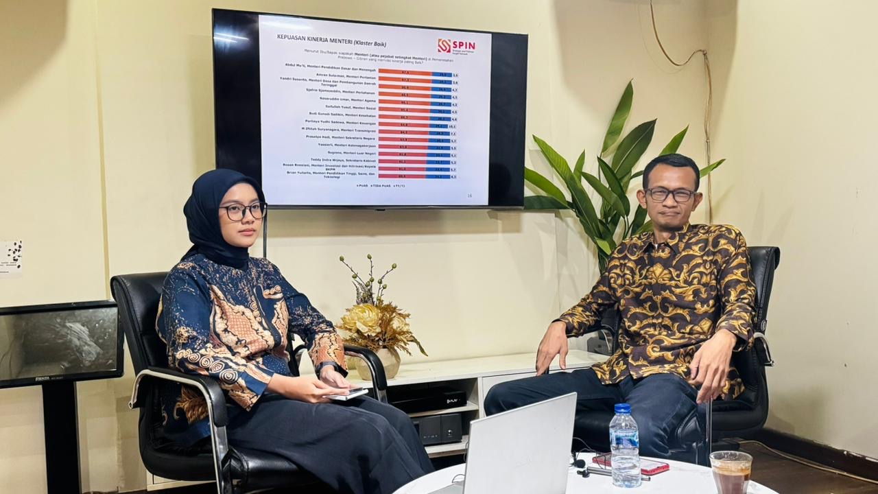 Direktur Eksekutif SPIN, Mawardin Sidik, Memaparkan hasil survei mereka atas kinerja menteri kabinet Prabowo-Gibran.