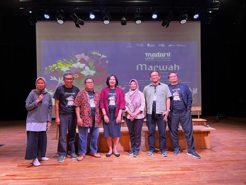 Direktur Festival sekaligus Board Madani International Film Festival Putut Widjanarko  (kedua dari kiri) saat konferensi pers Madani International Film Festival di TIM, Jakarta, pada Senin (30/9/2024).