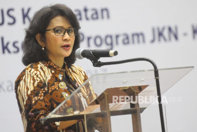 Direktur Government and Institutional Bank Mandiri Kartini Sally memberikan sambutannya dalam kerjasama antara Bank Mandiri dengan BPJS Kesehatan di Menara Mandiri, Jakarta, Rabu (3/5).