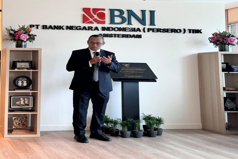 Direktur Human Capital & Compliance BNI Mucharom mengatakan, dengan keberadaan diaspora Indonesia di Belanda yang mencapai 1,7 juta jiwa yang berasal dari berbagai latar belakang, mulai dari profesional, pengusaha, hingga mahasiswa. Hal ini mendorong BNI Amsterdam hadir untuk memberikan layanan perbankan yang komprehensif.