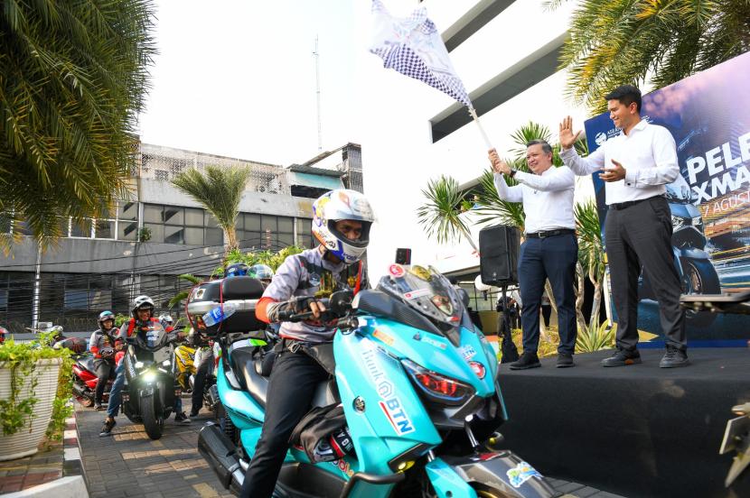 Direktur Institutional Banking PT Bank Tabungan Negara (Persero) Tbk. Hakim Putratama bersama Corporate Secretary Bank BTN Ramon Armando melepas rombongan Xmax Owner Celebes (XOC) yang berkunjung ke Menara Bank BTN, Jakarta, pekan lalu.