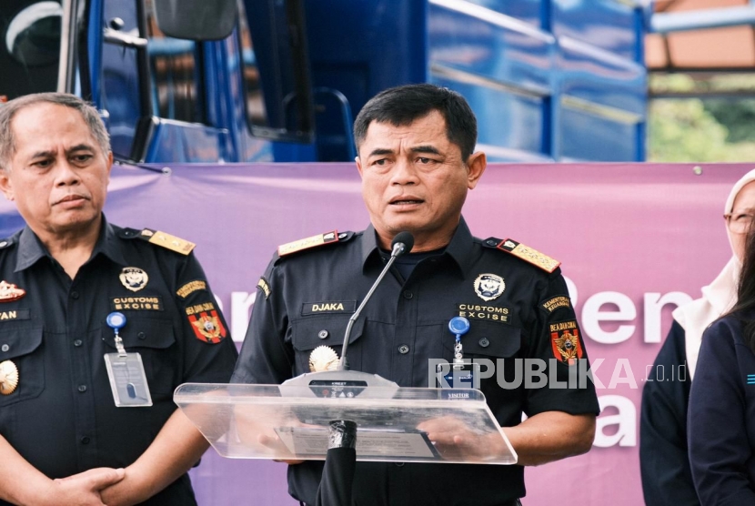 Jaga Stabilitas Industri Hasil Tembakau dan MMEA, Bea Cukai Amankan Pasokan Pita Cukai 2026