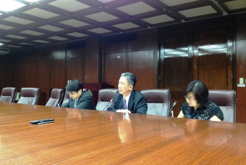 Direktur Jenderal Departemen Organisasi Internasional Kementerian Luar Negeri Taiwan Tom Chou (tengah).